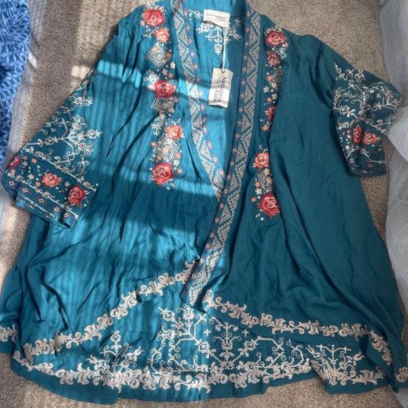 Savanna Jane floral kimono - Picture 2 of 3